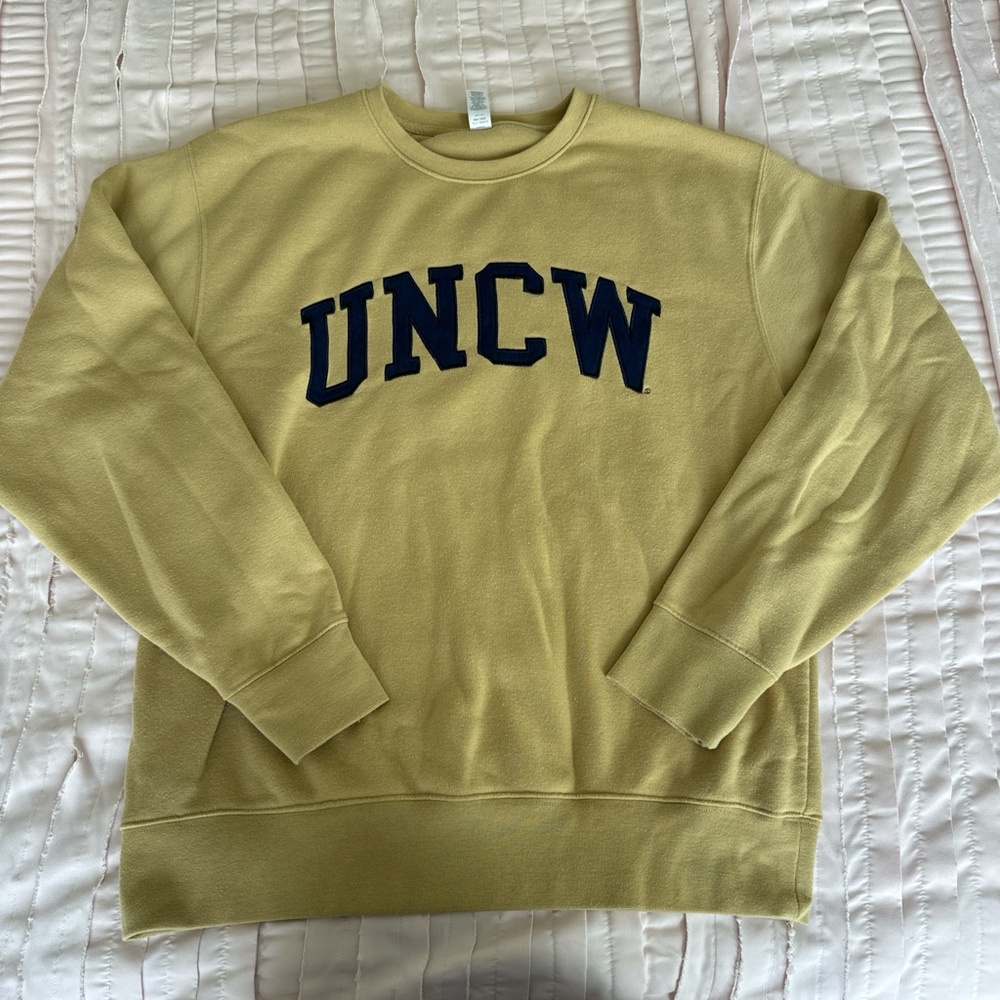 UNCW tan crewneck sweatshirt